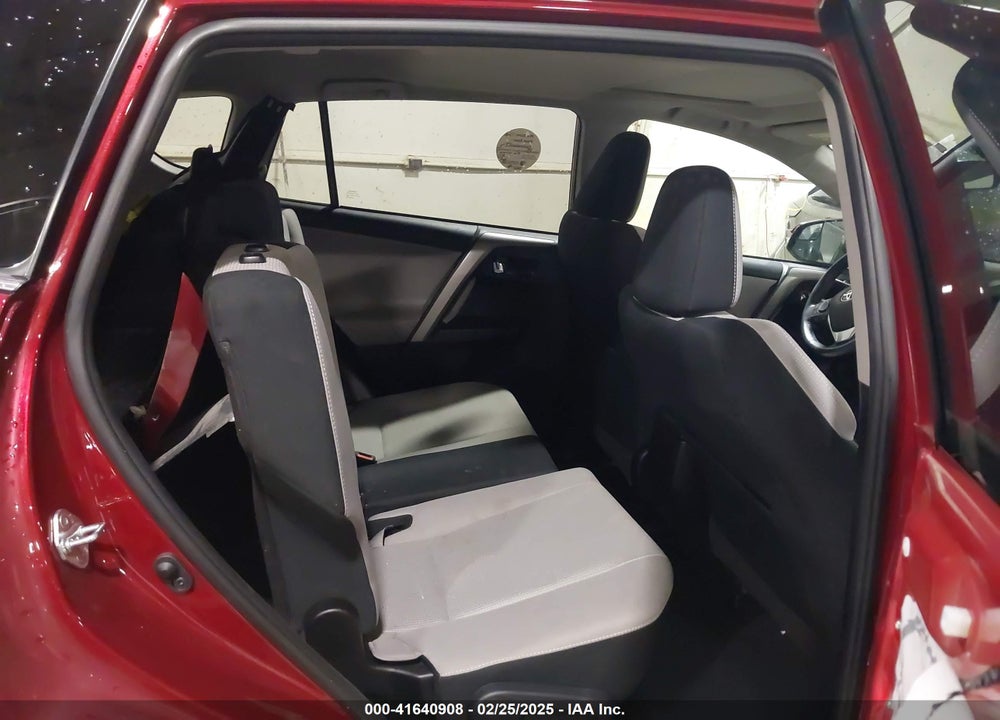 2018 TOYOTA RAV4 XLE VIN: 2T3RFREV1JW793515