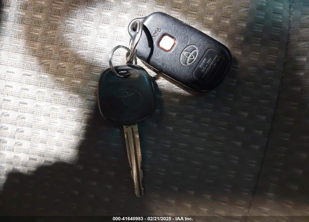 2004 TOYOTA 4RUNNER SR5 V6 VIN: JTEBU14R048026192