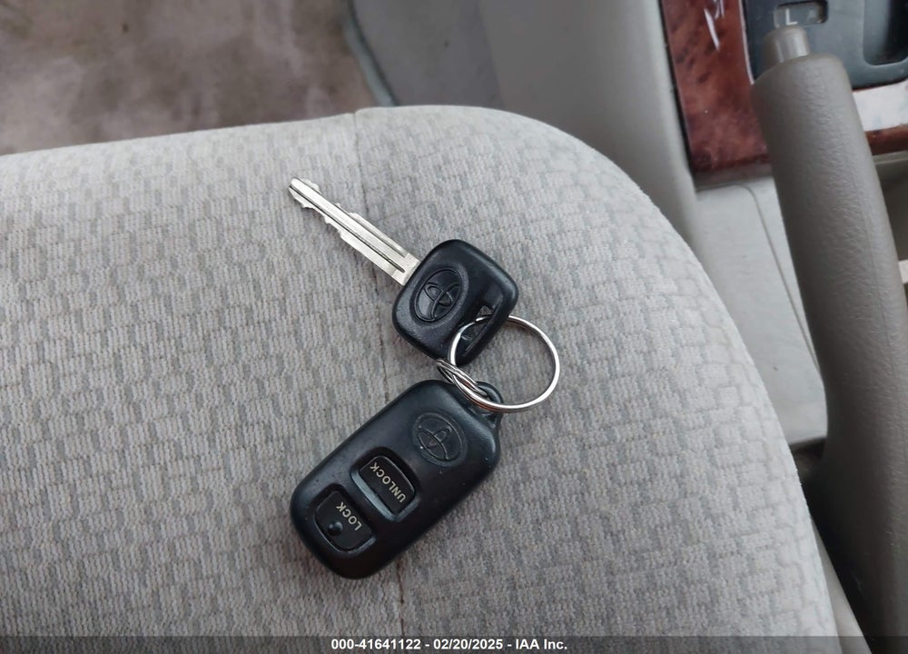 2003 TOYOTA COROLLA LE VIN: 1NXBR32EX3Z003859