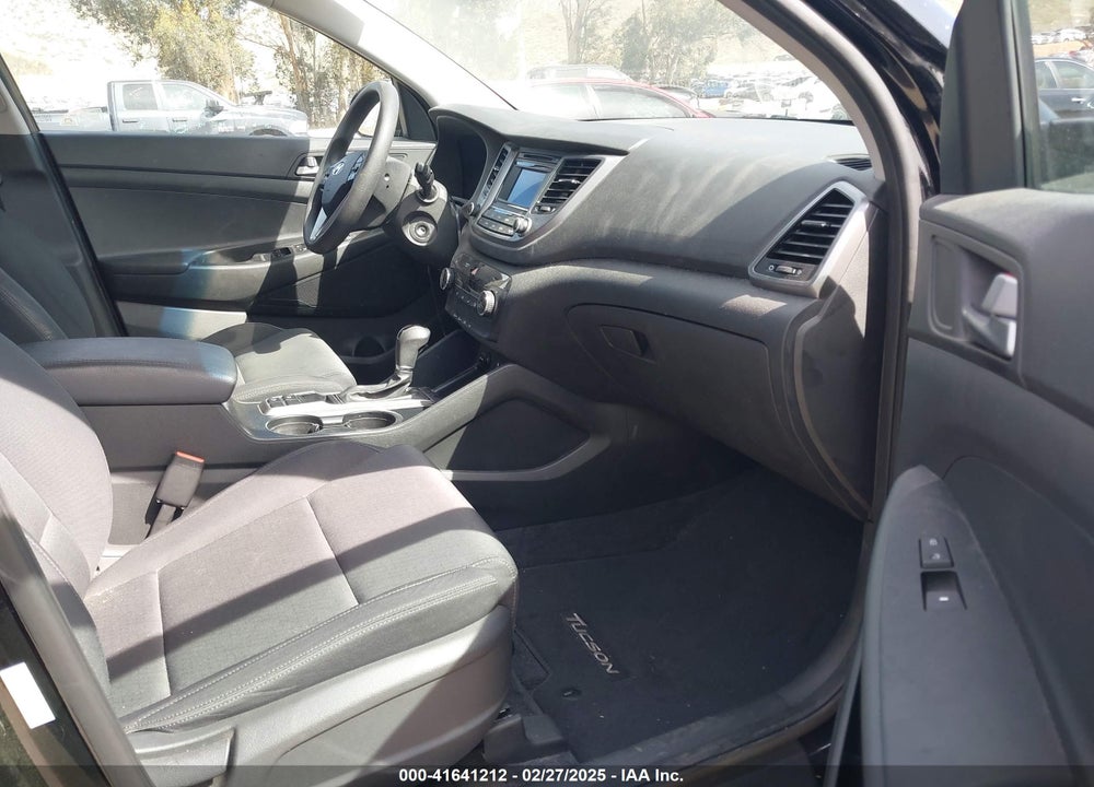 2017 HYUNDAI TUCSON VIN: KM8J33A49HU437669