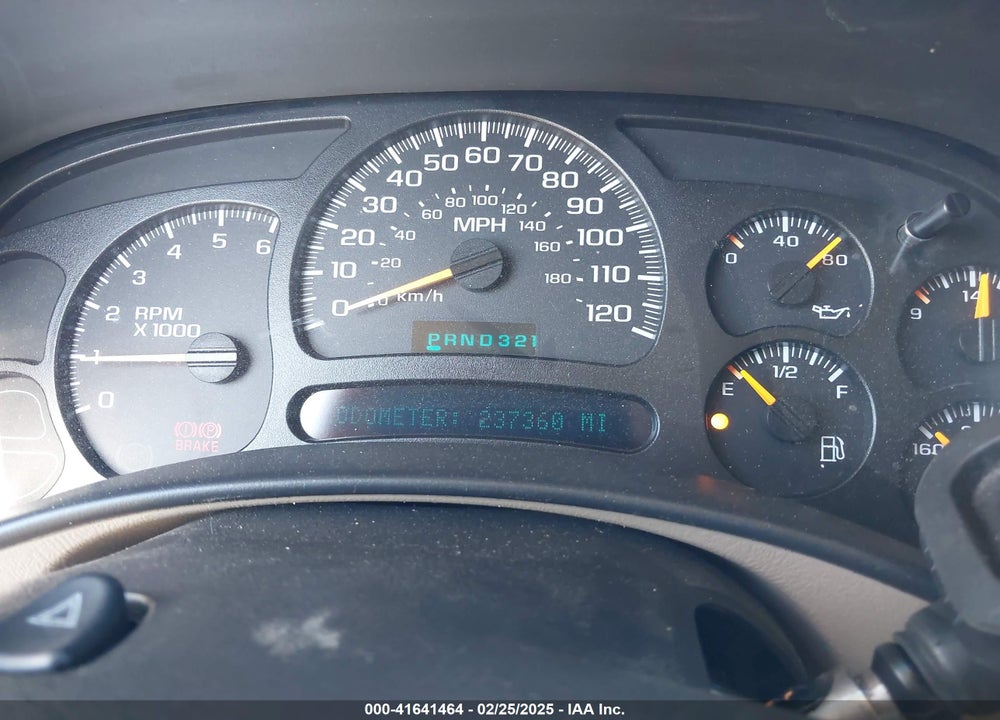 2005 CHEVROLET SUBURBAN 1500 LT VIN: 3GNEC16Z65G244433