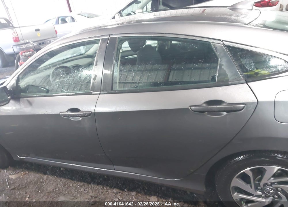 2018 HONDA CIVIC VIN: 2HGFC2F73JH597127