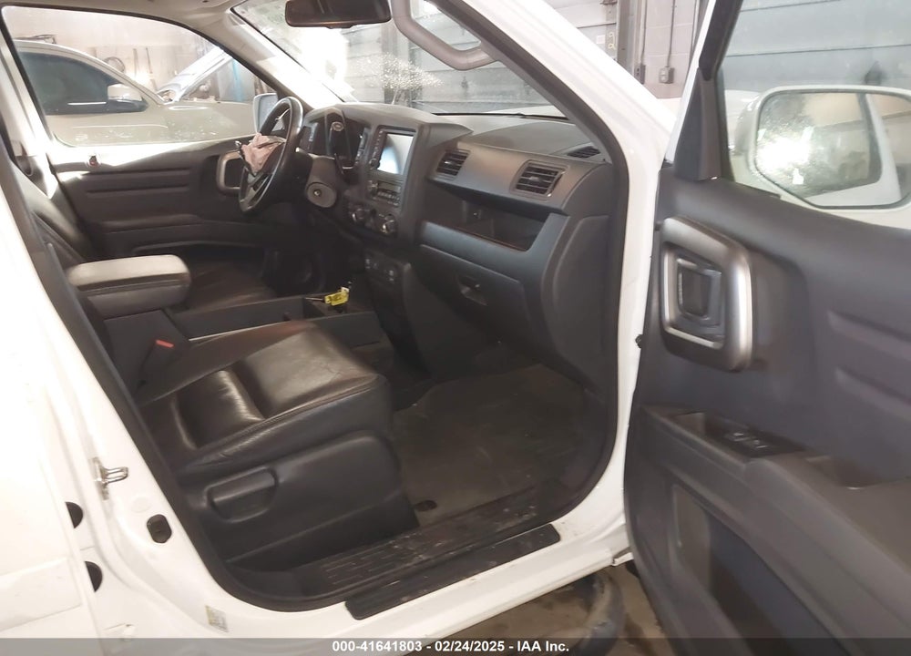 2014 HONDA RIDGELINE VIN: 5FPYK1F6XEB010582