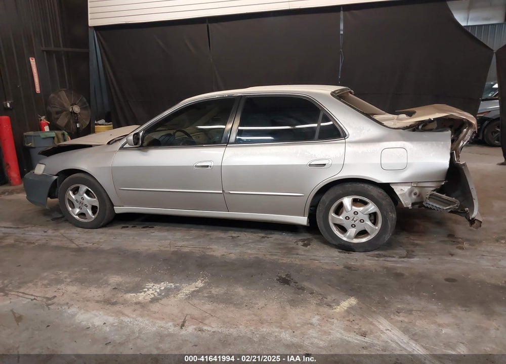 1998 HONDA ACCORD EX VIN: 1HGCG6673WA272112