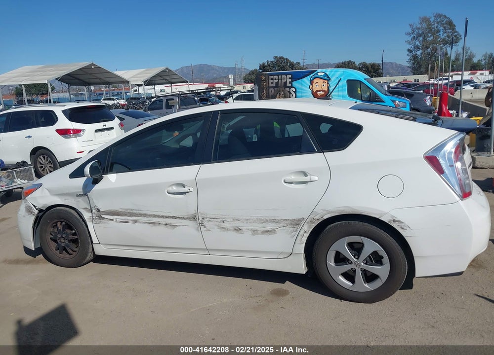 2013 TOYOTA PRIUS VIN: JTDKN3DU2D5584452