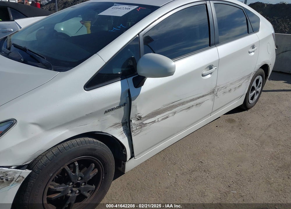 2013 TOYOTA PRIUS VIN: JTDKN3DU2D5584452