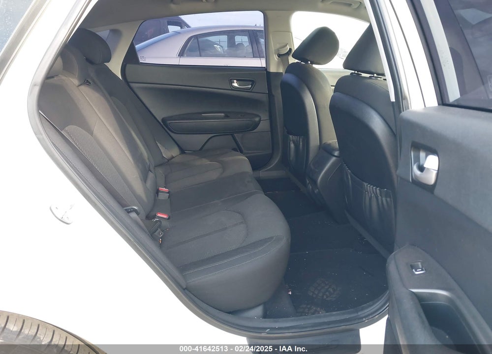 2018 KIA OPTIMA VIN: KNAGT4L33J5198951