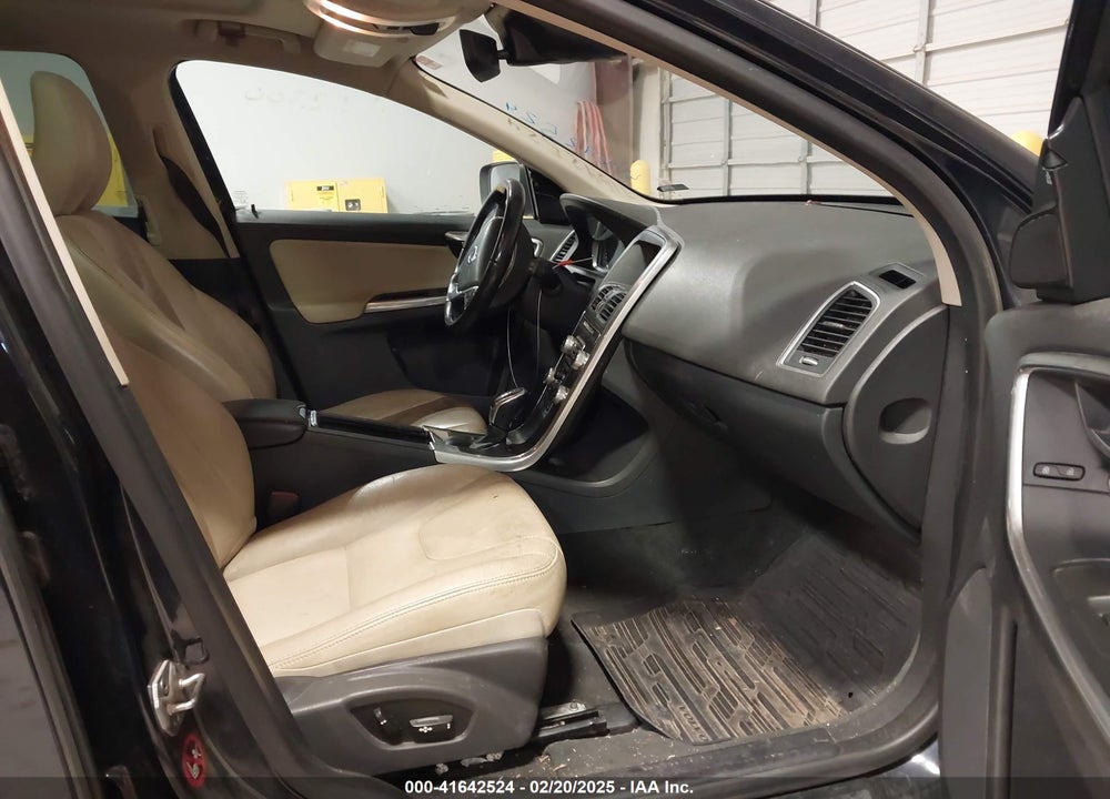 2016 VOLVO XC60 T5 DRIVE-E PREMIER VIN: YV440MDK4G2853615