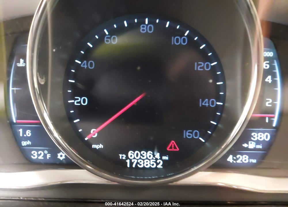 2016 VOLVO XC60 T5 DRIVE-E PREMIER VIN: YV440MDK4G2853615