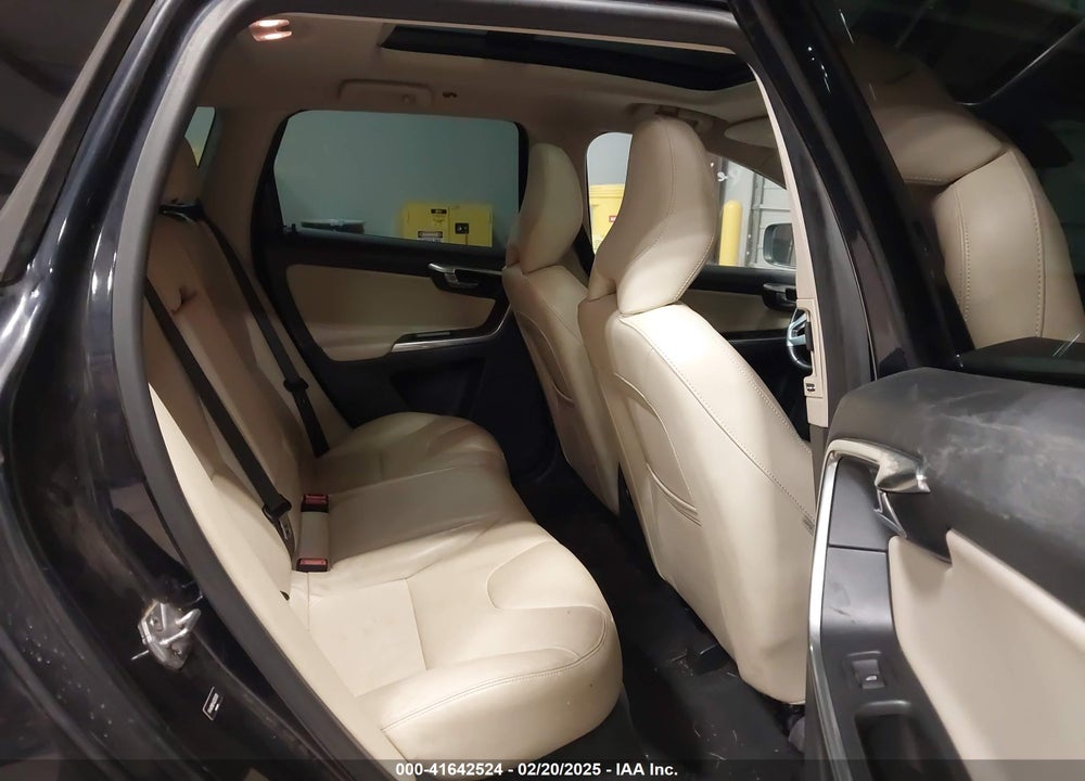 2016 VOLVO XC60 T5 DRIVE-E PREMIER VIN: YV440MDK4G2853615