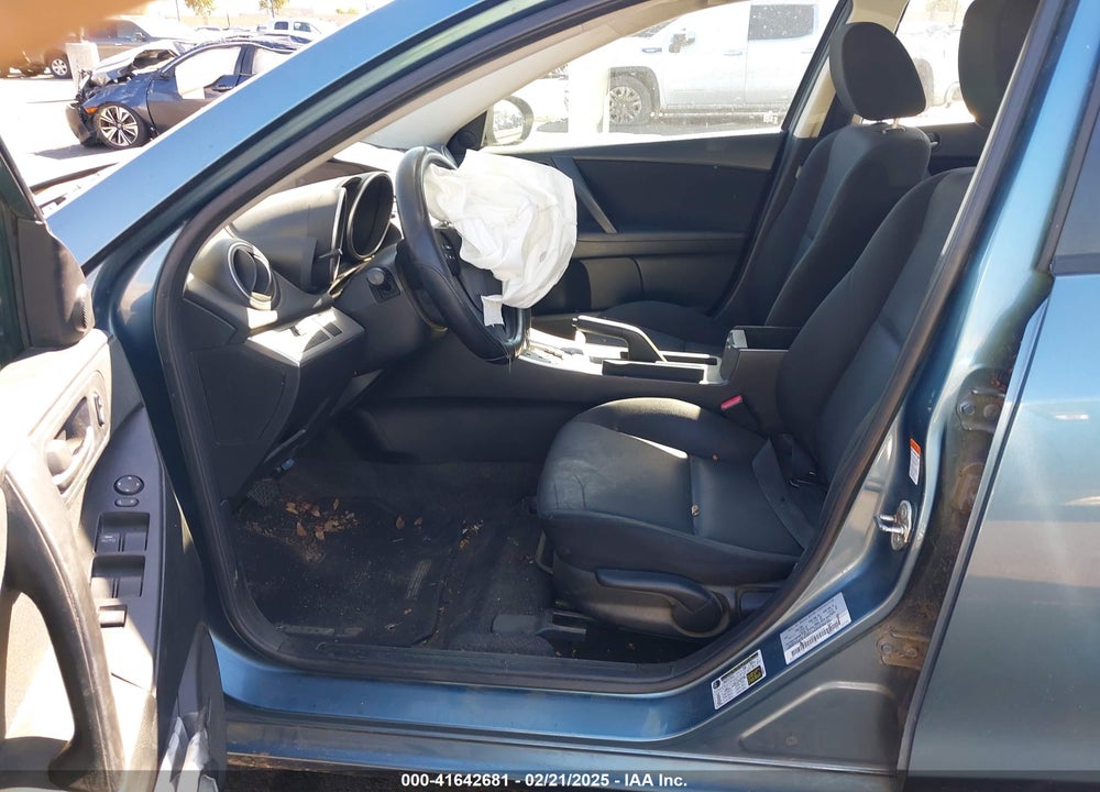 2011 MAZDA 3 I TOURING VIN: JM1BL1VG8B1470396