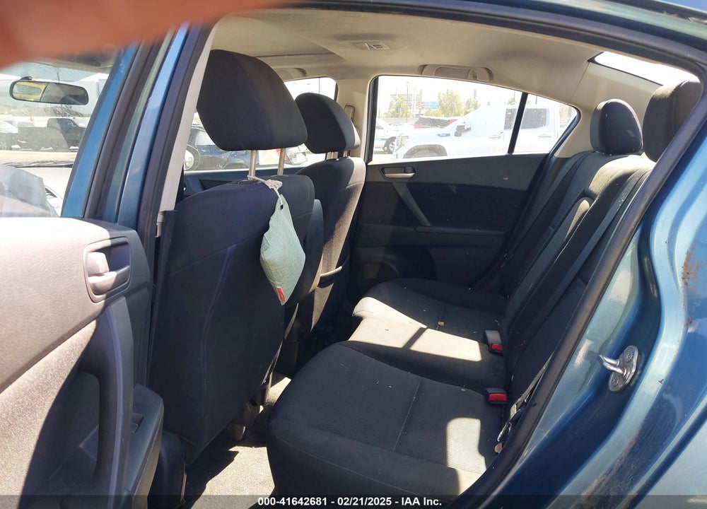 2011 MAZDA 3 I TOURING VIN: JM1BL1VG8B1470396