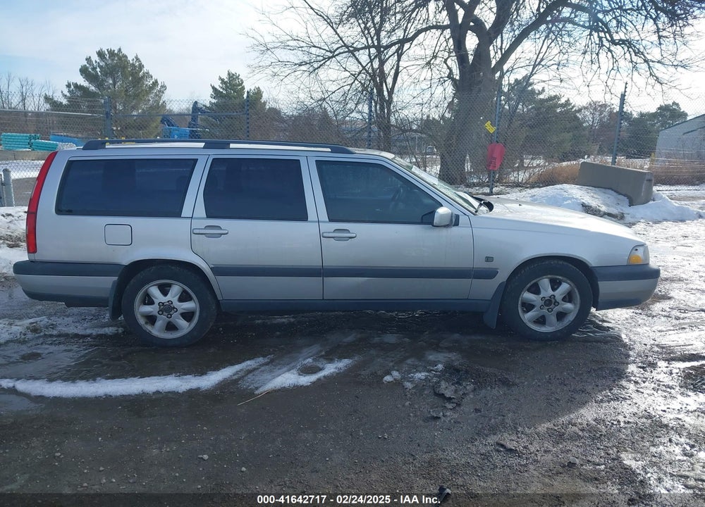 2000 VOLVO V70 XC SE VIN: YV1LZ56D7Y2712994
