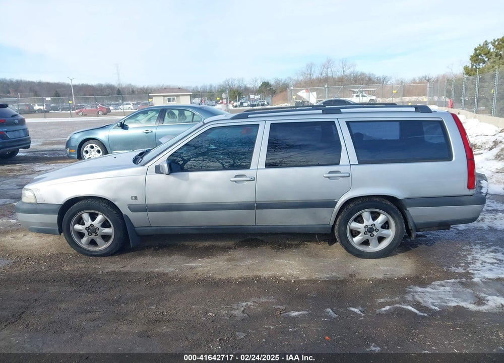 2000 VOLVO V70 XC SE VIN: YV1LZ56D7Y2712994