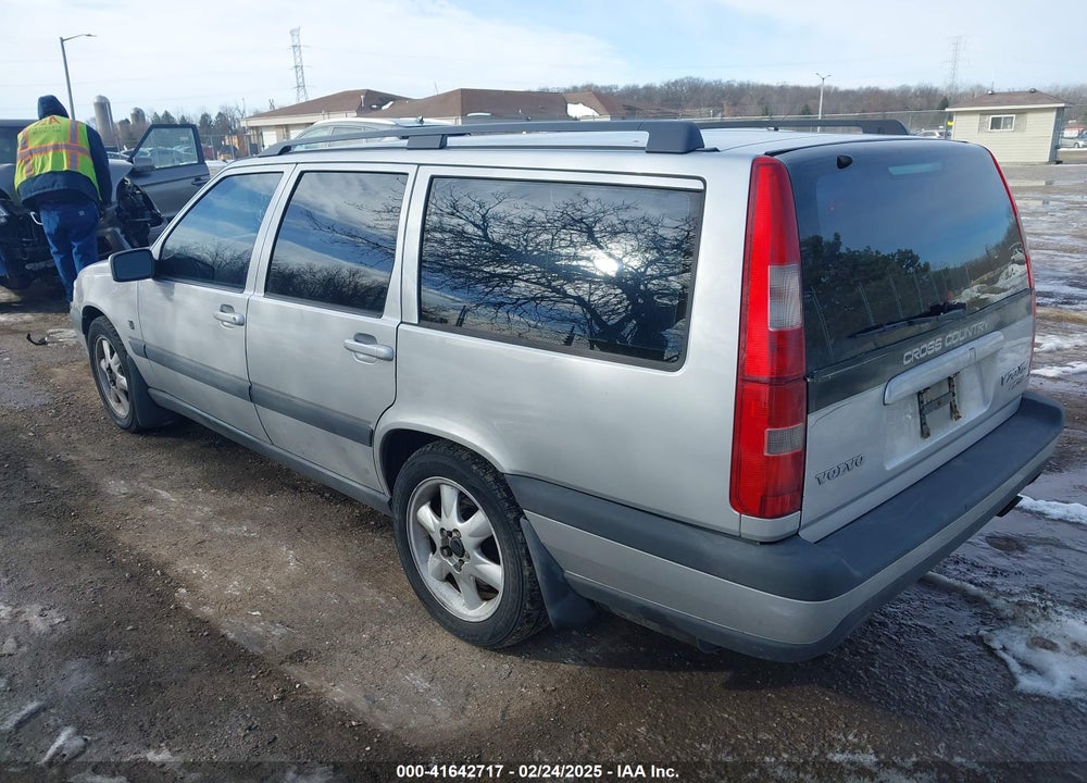 2000 VOLVO V70 XC SE VIN: YV1LZ56D7Y2712994
