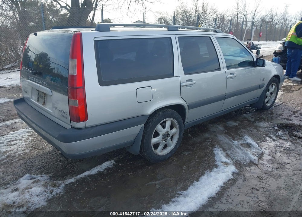 2000 VOLVO V70 XC SE VIN: YV1LZ56D7Y2712994