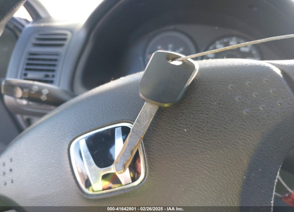 2005 HONDA CIVIC VP VIN: 2HGES16325H513813