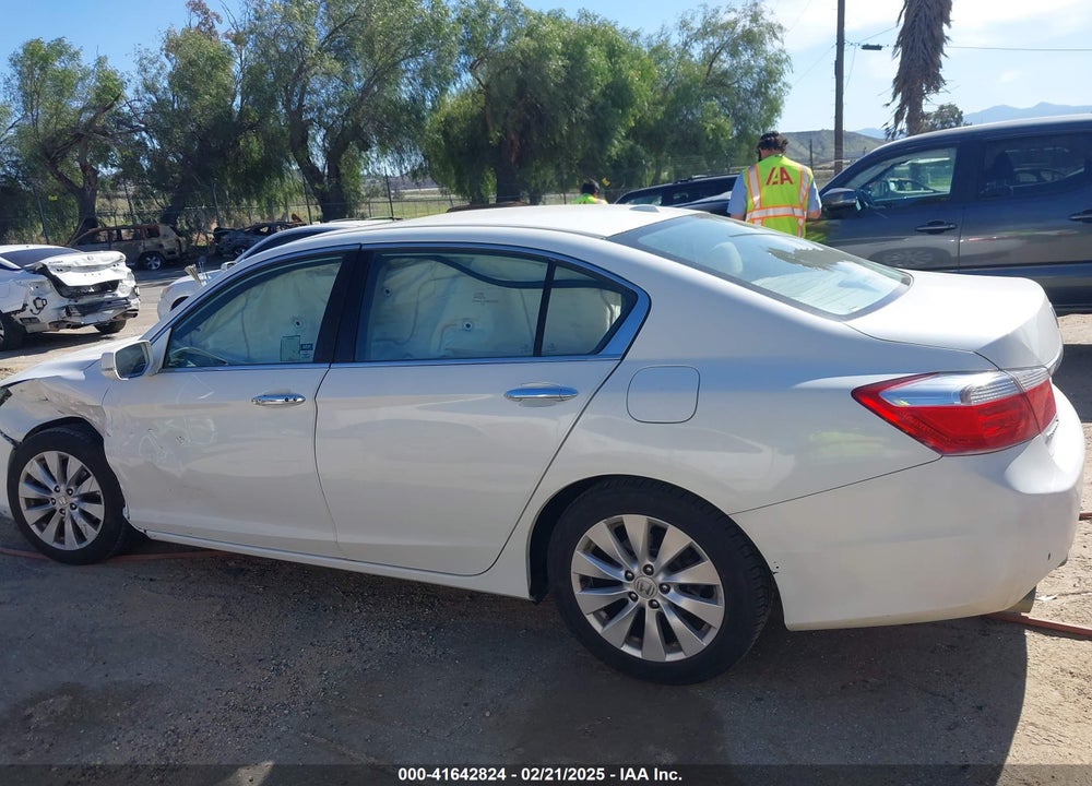 2013 HONDA ACCORD VIN: 1HGCR3F87DA042152