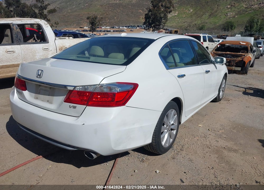 2013 HONDA ACCORD VIN: 1HGCR3F87DA042152