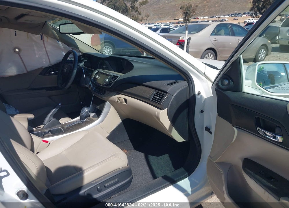 2013 HONDA ACCORD VIN: 1HGCR3F87DA042152