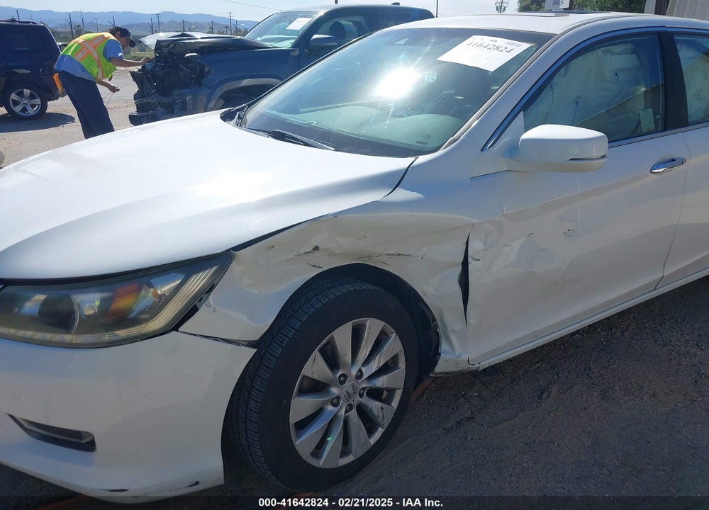 2013 HONDA ACCORD VIN: 1HGCR3F87DA042152