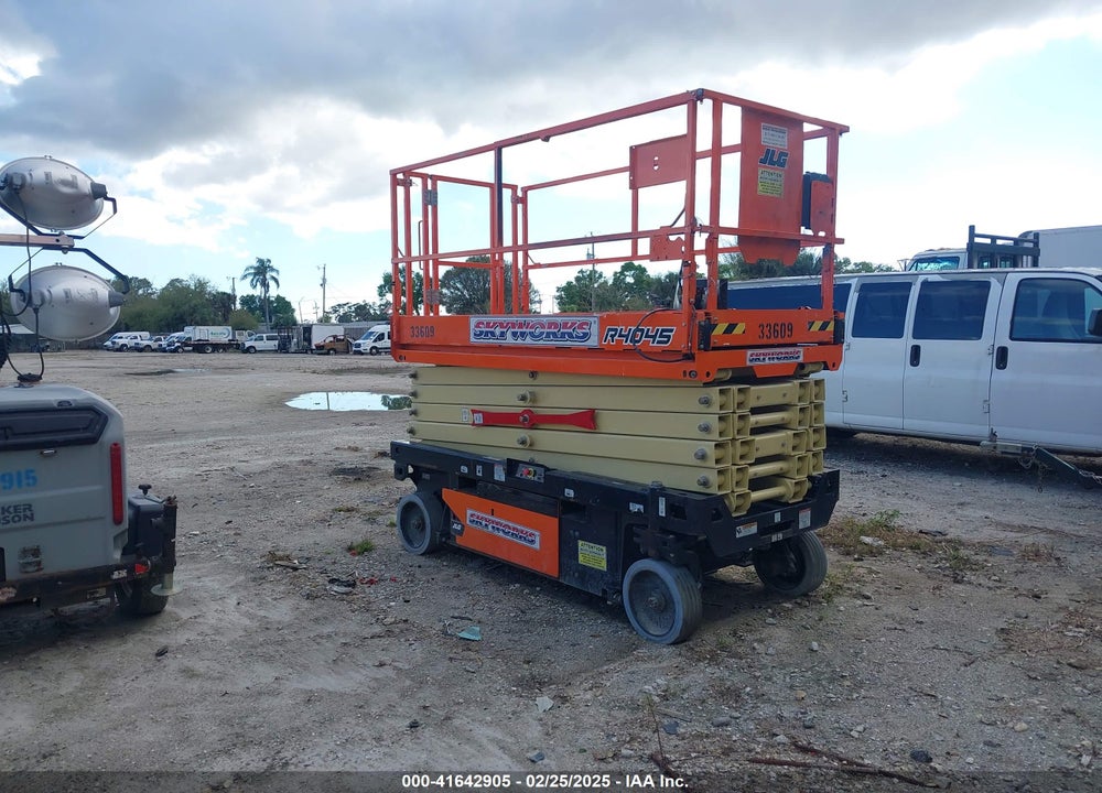 2022 JLG R4045 VIN: M200063000