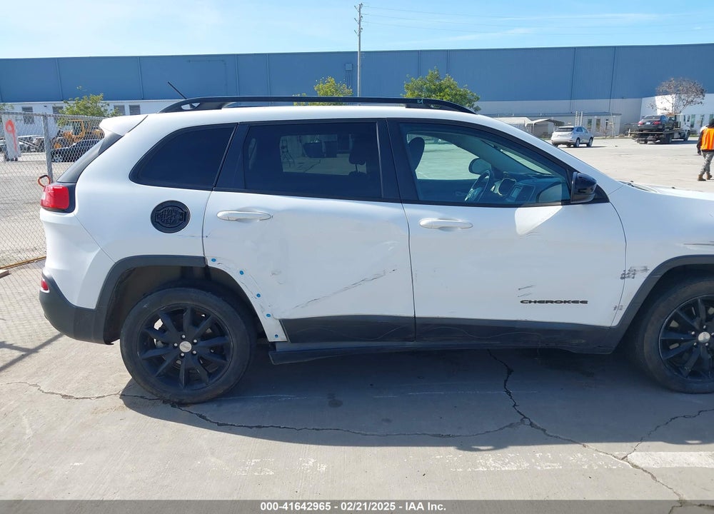 2014 JEEP CHEROKEE VIN: 1C4PJLCB3EW302204