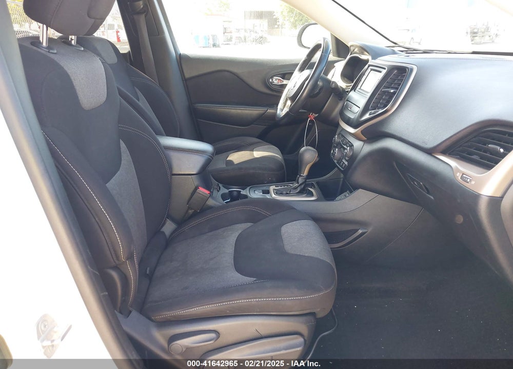 2014 JEEP CHEROKEE VIN: 1C4PJLCB3EW302204
