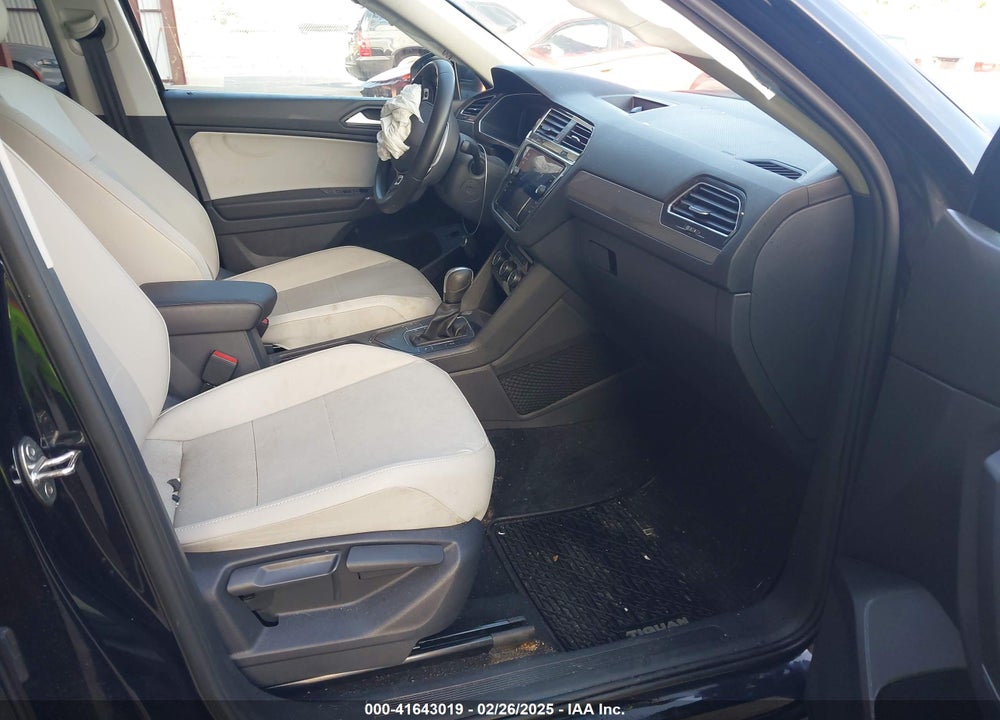 2020 VOLKSWAGEN TIGUAN VIN: 3VV3B7AX1LM139973