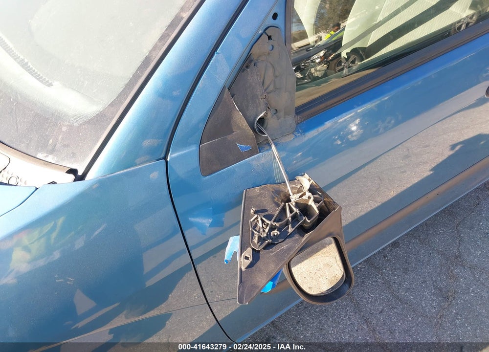 2000 FORD FOCUS LX VIN: 1FAFP33P8YW330922