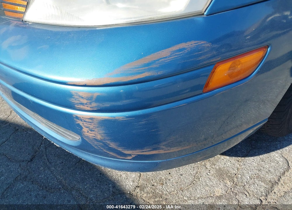2000 FORD FOCUS LX VIN: 1FAFP33P8YW330922