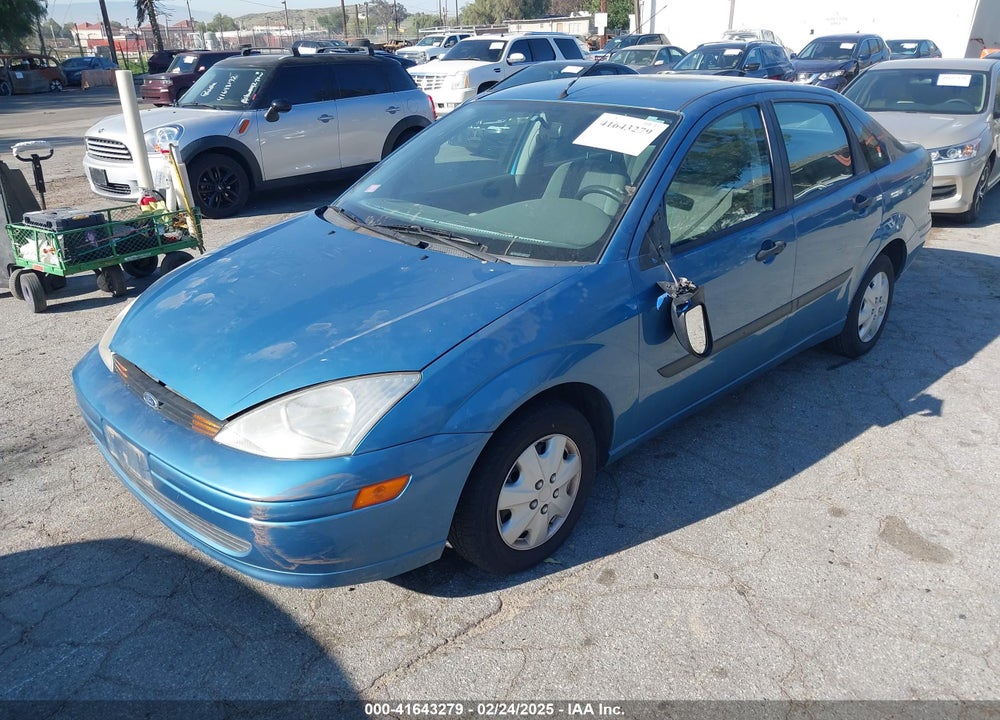 2000 FORD FOCUS LX VIN: 1FAFP33P8YW330922