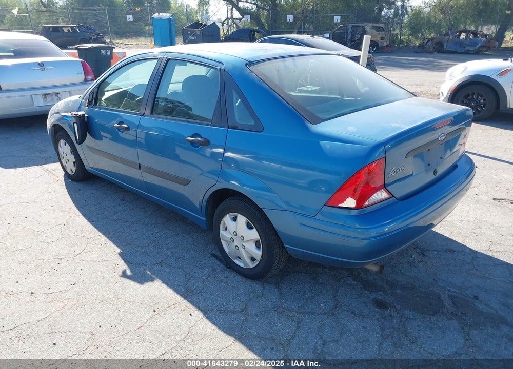 2000 FORD FOCUS LX VIN: 1FAFP33P8YW330922