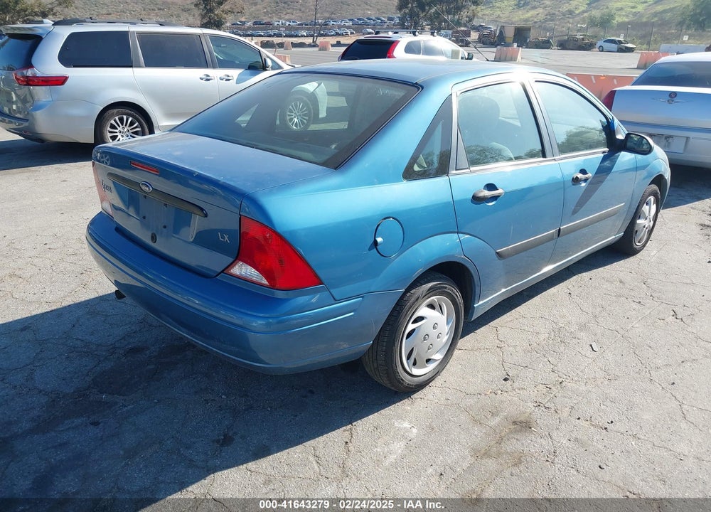 2000 FORD FOCUS LX VIN: 1FAFP33P8YW330922