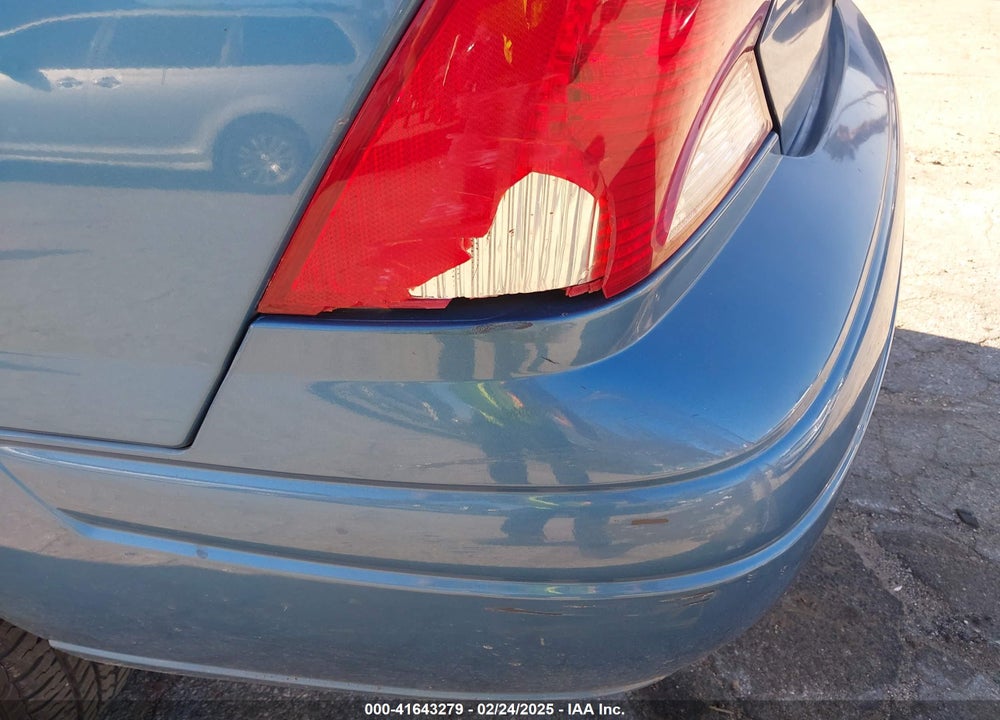 2000 FORD FOCUS LX VIN: 1FAFP33P8YW330922