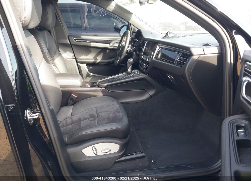2021 PORSCHE MACAN VIN: WP1AA2A53MLB06131