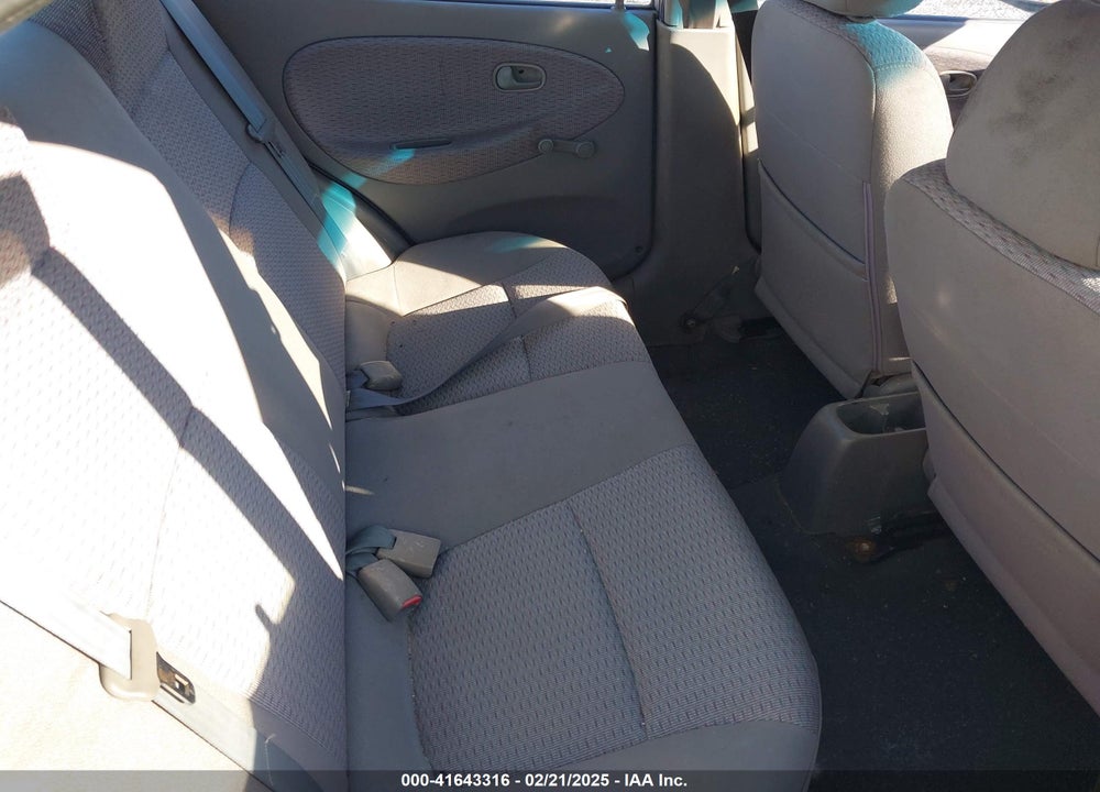 2002 KIA RIO VIN: KNADC123826198670