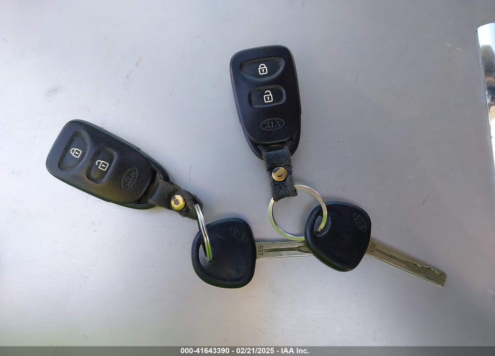 2012 KIA SORENTO LX VIN: 5XYKT3A60CG264208