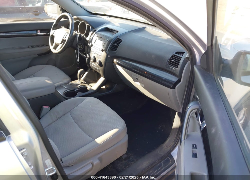 2012 KIA SORENTO LX VIN: 5XYKT3A60CG264208