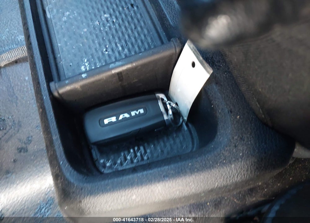 2022 RAM 1500 VIN: 1C6RRENT4NN451320