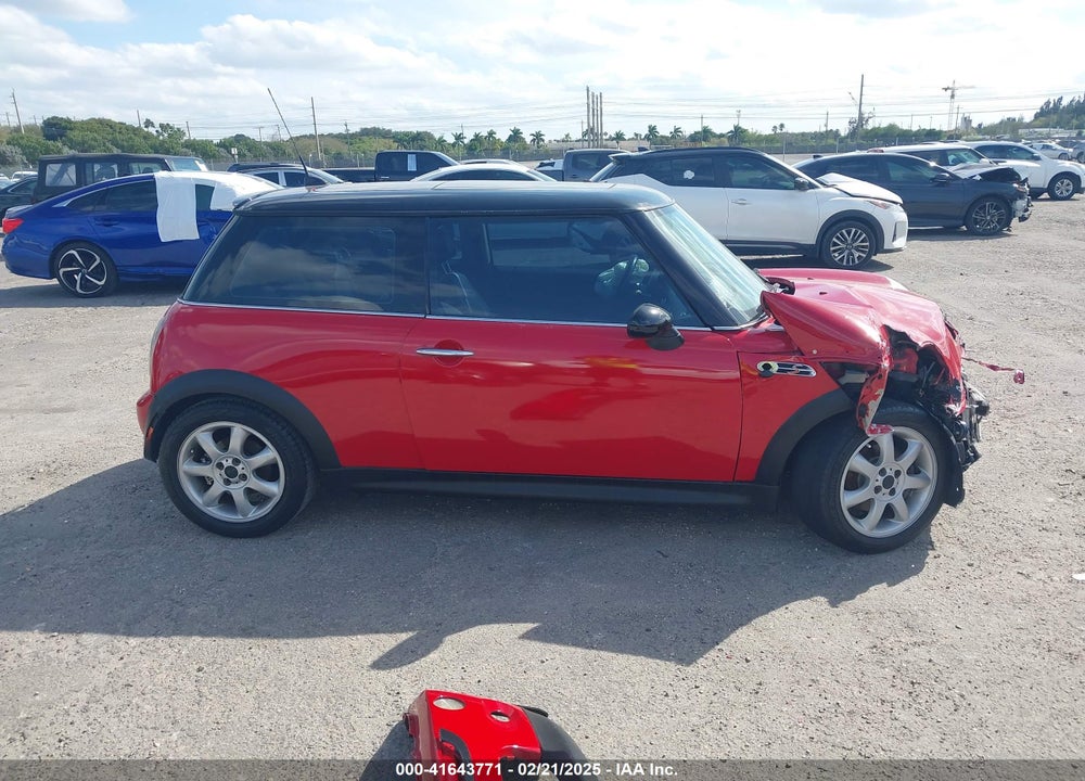 2006 MINI COOPER VIN: WMWRC33526TK18176