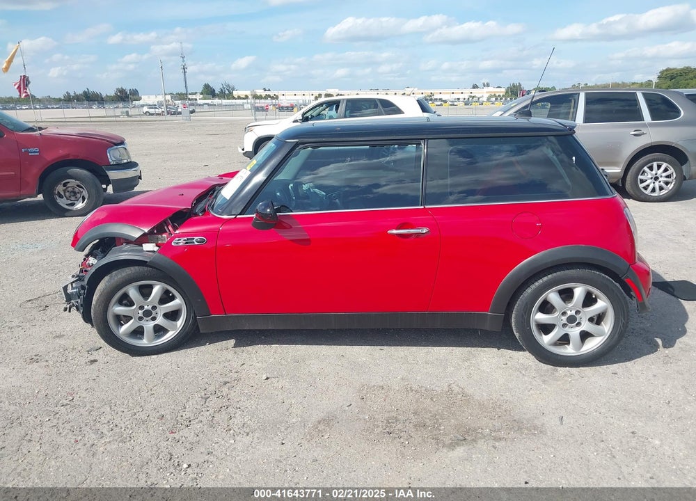 2006 MINI COOPER VIN: WMWRC33526TK18176