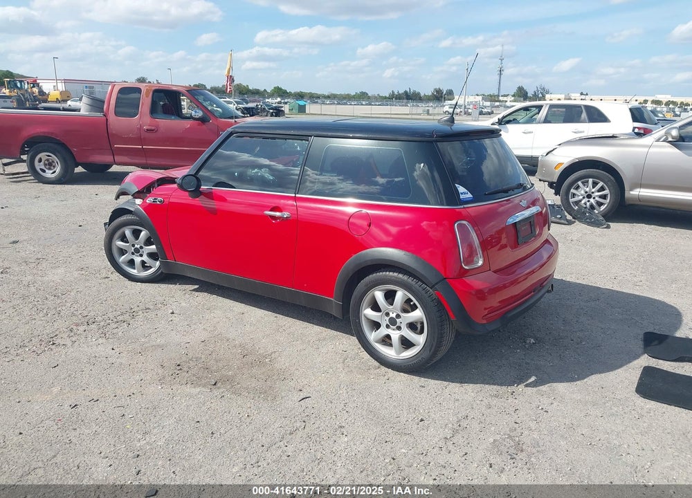 2006 MINI COOPER VIN: WMWRC33526TK18176