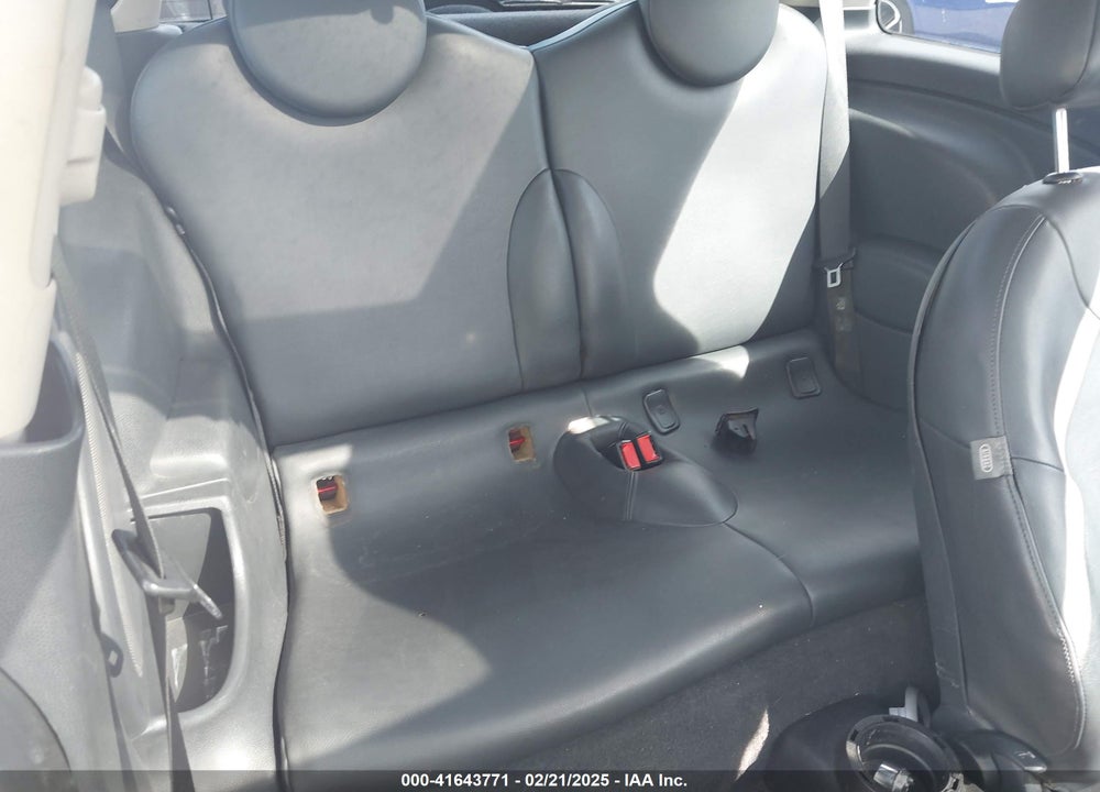 2006 MINI COOPER VIN: WMWRC33526TK18176