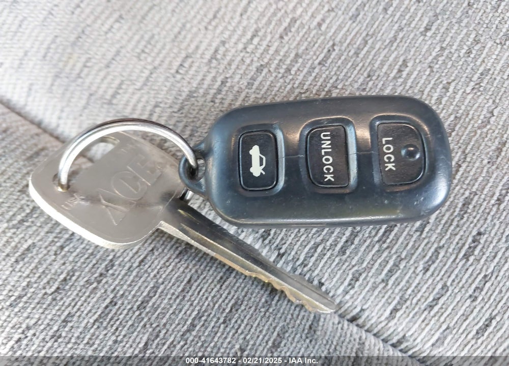 2002 TOYOTA CAMRY LE VIN: 4T1BE32K12U538711