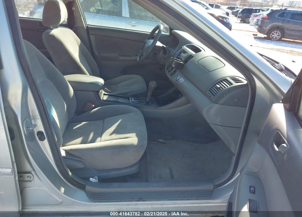 2002 TOYOTA CAMRY LE VIN: 4T1BE32K12U538711