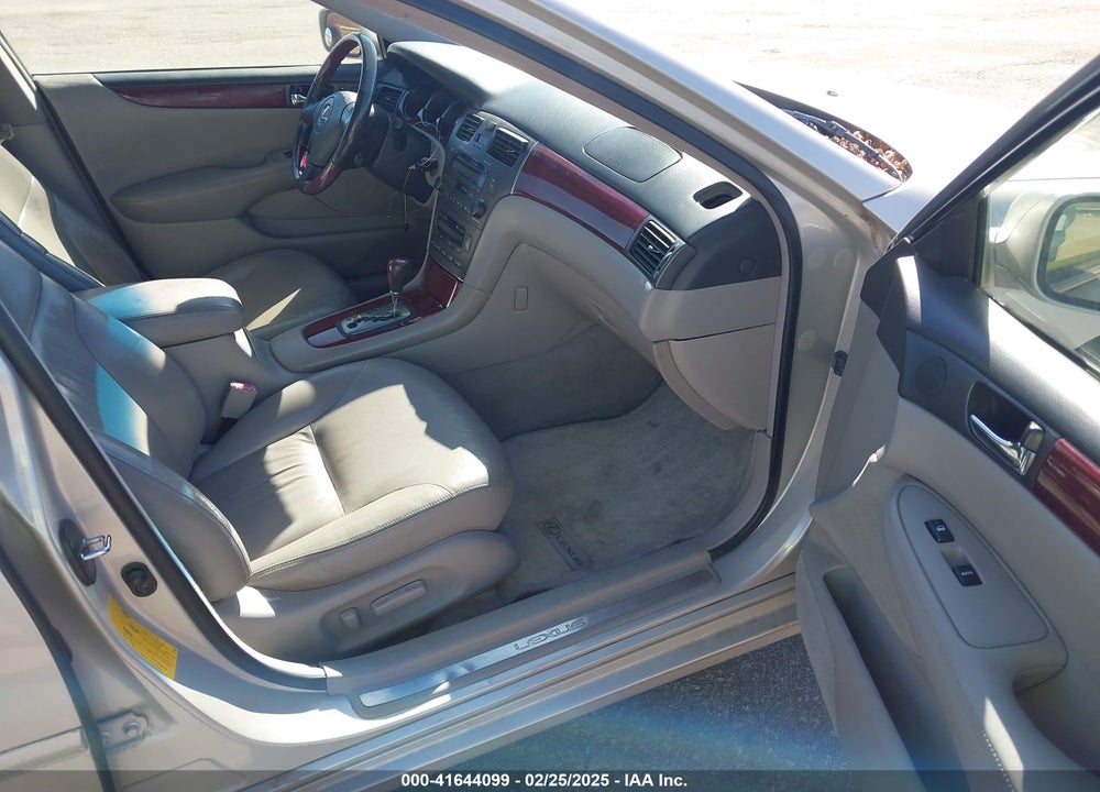 2002 LEXUS ES 300 VIN: JTHBF30G420047703