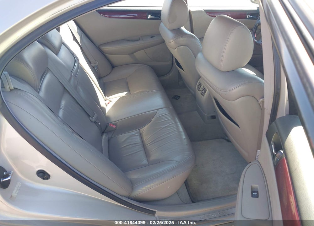 2002 LEXUS ES 300 VIN: JTHBF30G420047703