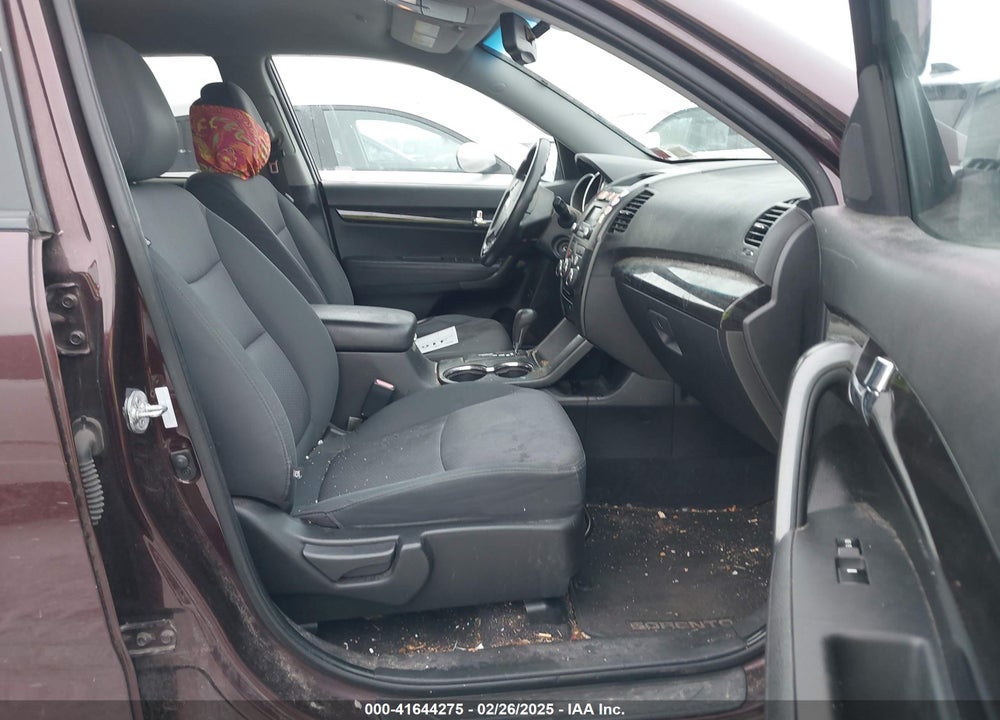 2012 KIA SORENTO LX V6 VIN: 5XYKTDA27CG286497