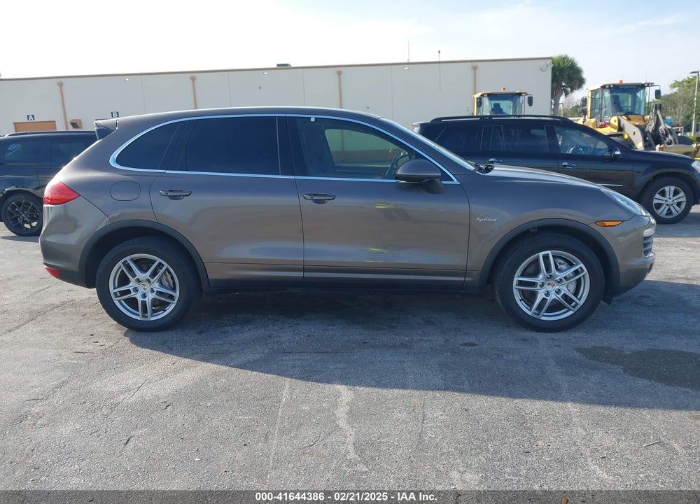 2011 PORSCHE CAYENNE HYBRID S VIN: WP1AE2A29BLA94414